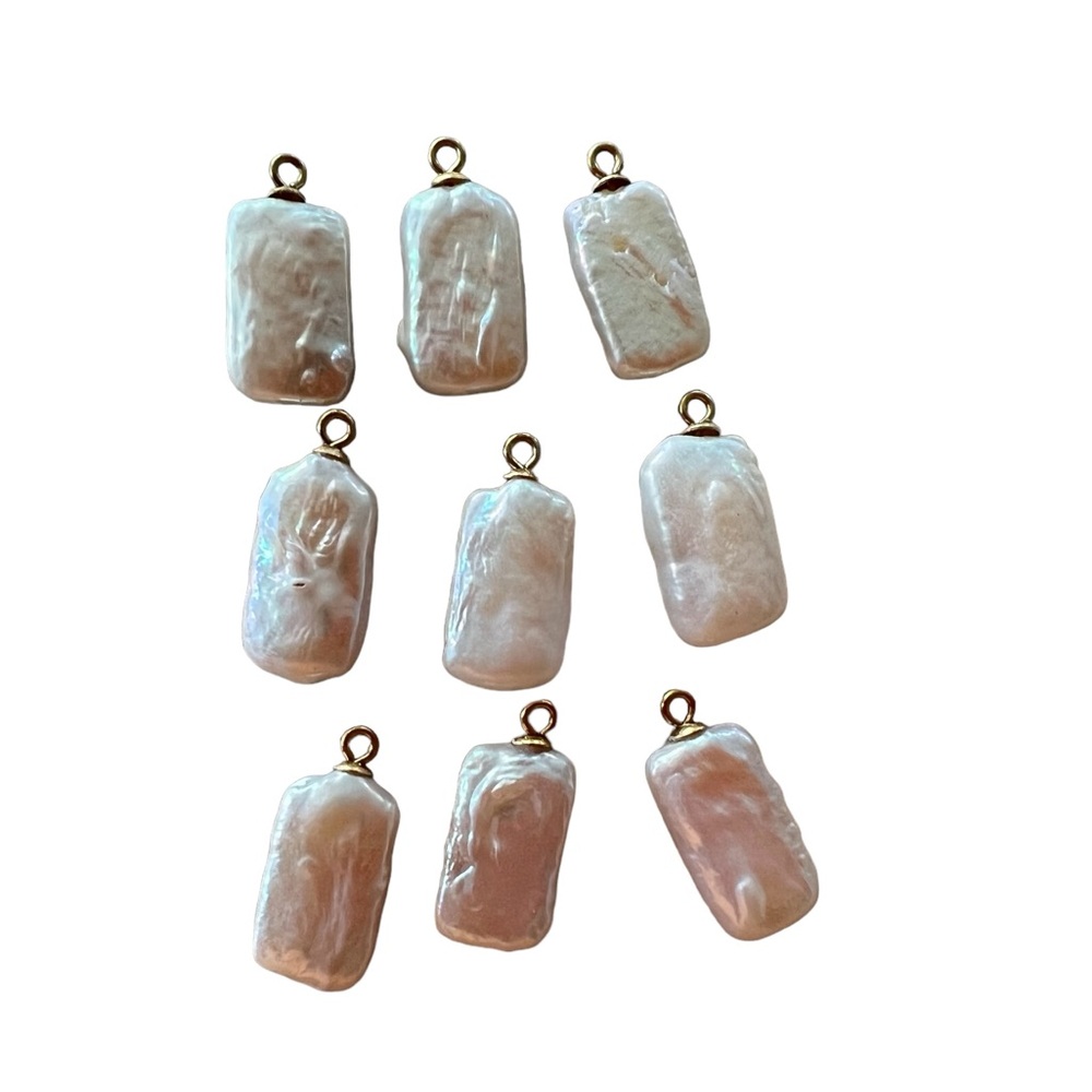 Column-shaped natural baroque pearl charm with 18k gold plate